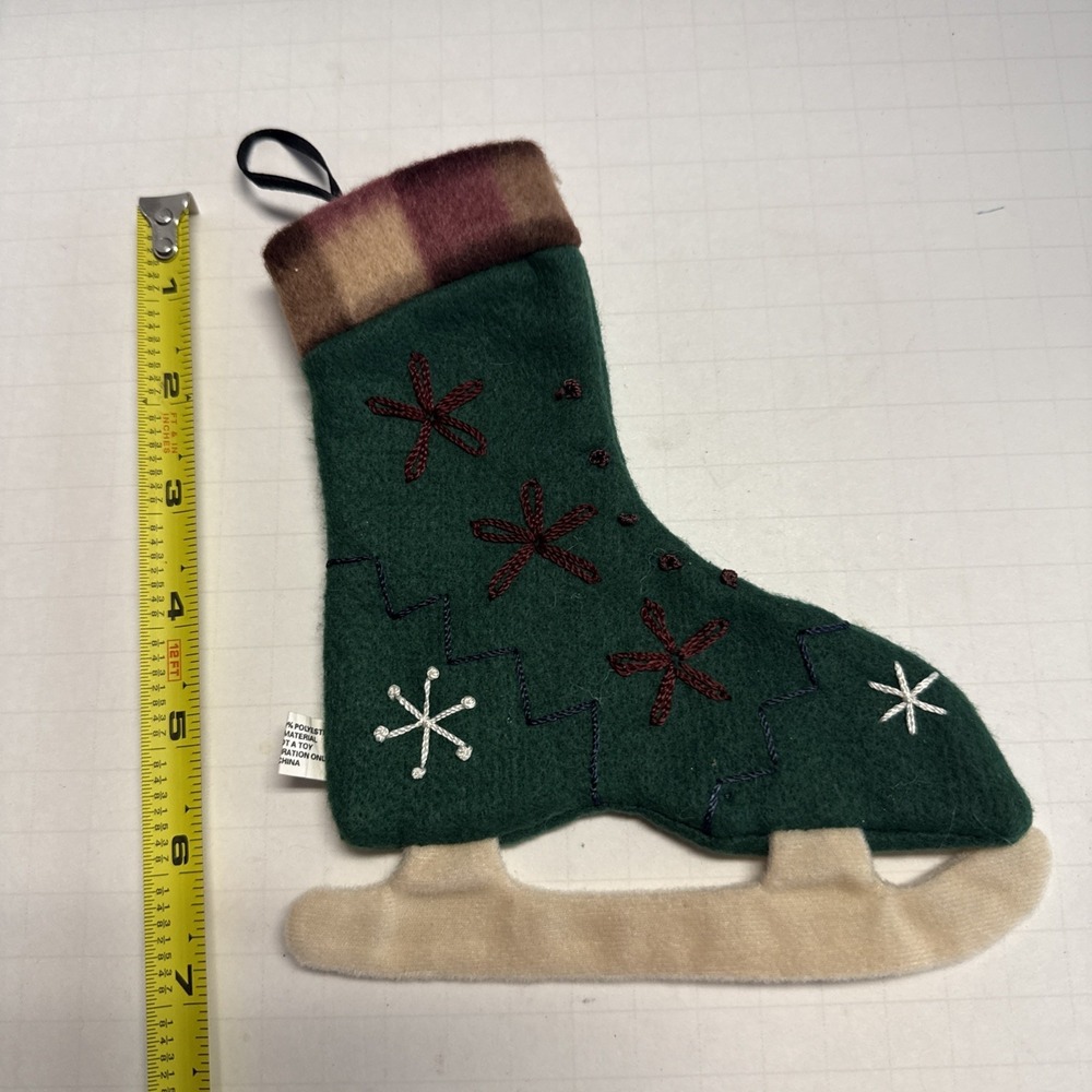 Felt Snow Flakes Figure/Ice Skate Ornament - Picture 4 of 4